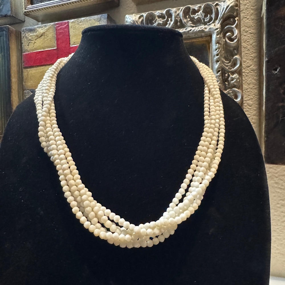 Elegant Vintage Multi-Strand White Beaded Necklace with Ornate Clasp‎